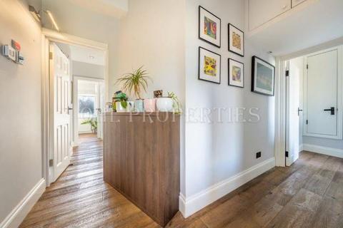 1 bedroom in a flat share to rent, Chatsworth Road,  London, NW2