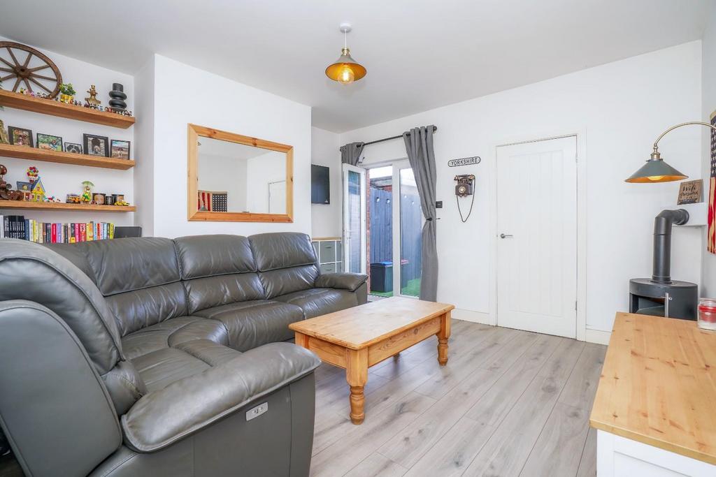 15 Nalton Street, Selby, YO8 4 AE DSC01469.jpg