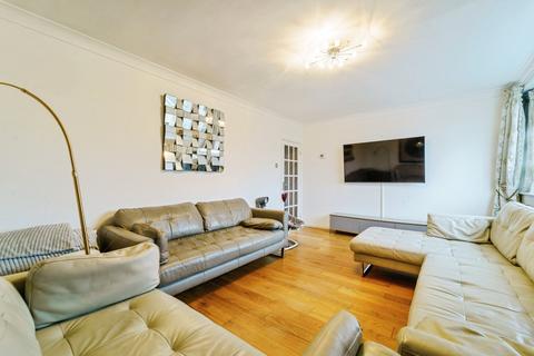 2 bedroom maisonette for sale, Crane Lodge Road, Hounslow TW5