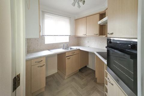 1 bedroom apartment for sale, Montague Court, Hamlet Court Road, Westcliff-On-Sea, SS0 7EX
