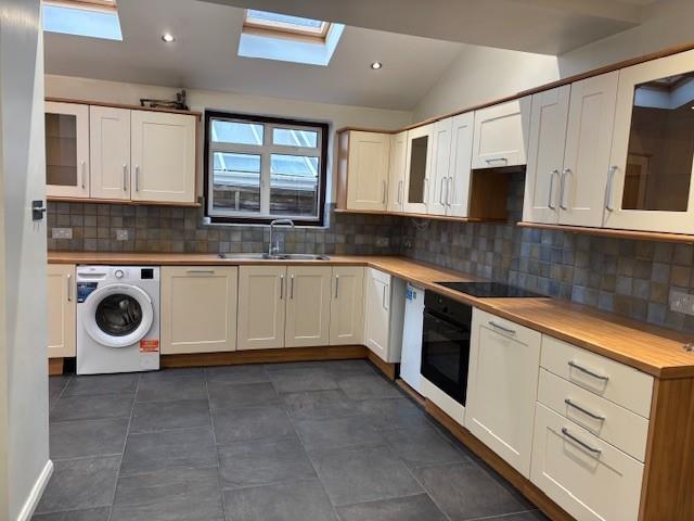 Kitchen3.jpg