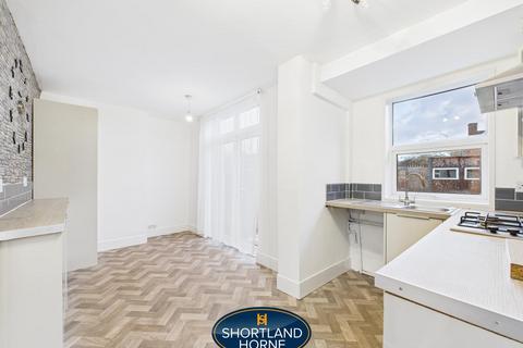 3 bedroom semi-detached house to rent, Hollow Crescent, Coventry CV6