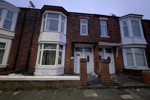 3 bedroom flat to rent, Talbot Road, South Shields NE34