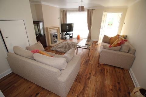 3 bedroom terraced house to rent, Lawnsway, Tyne And Wear NE32