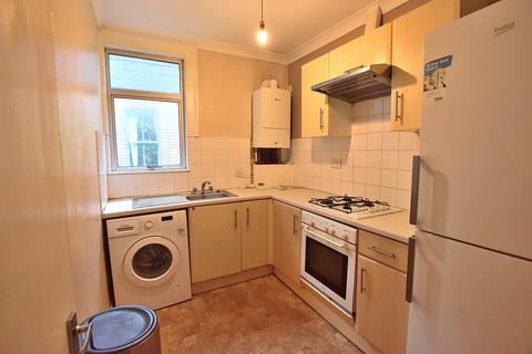 2 bedroom flat for sale, Broomfield Avenue, Palmers Green , London . N13