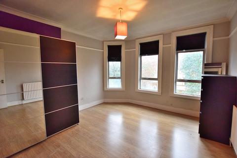 2 bedroom flat for sale, Broomfield Avenue, Palmers Green , London . N13