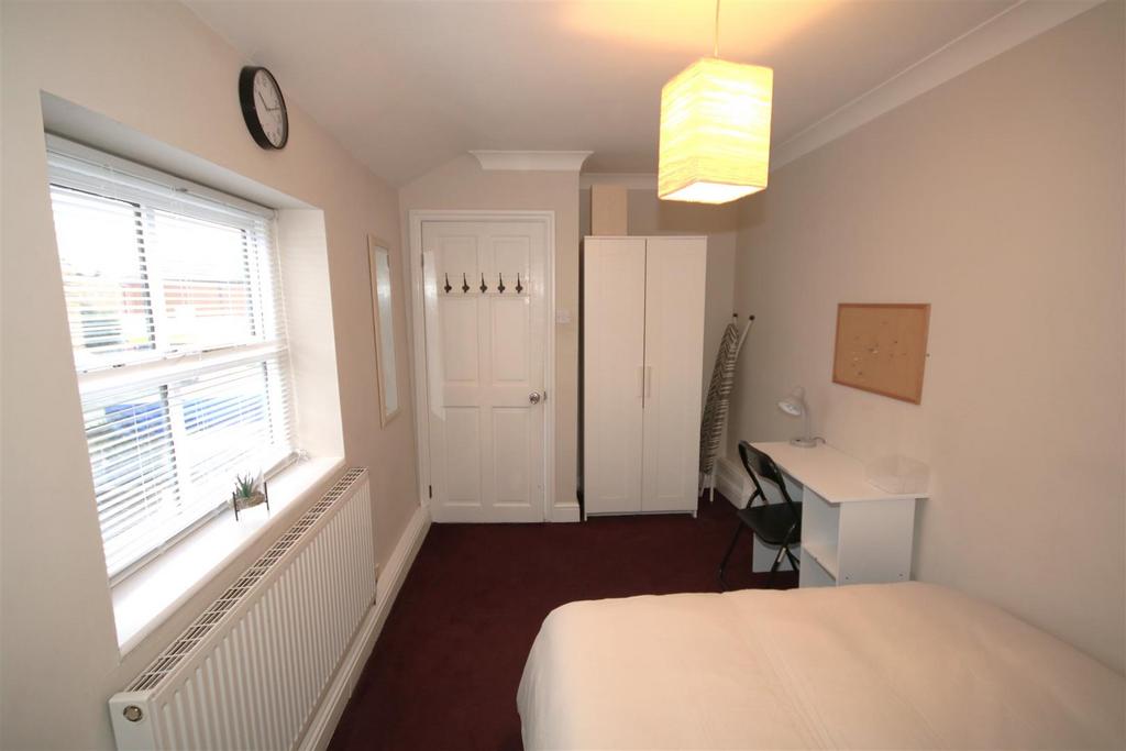 Bedroom 1b.JPG