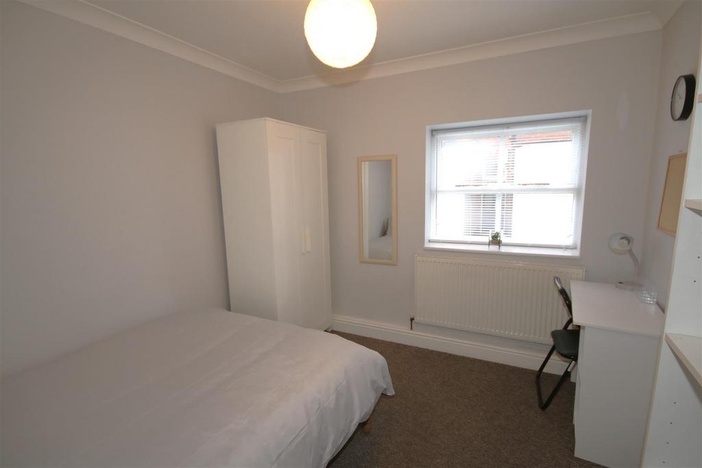 Bedroom 4b.JPG