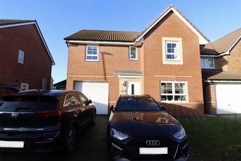 4 bedroom detached house for sale - Airedale Drive, Brough