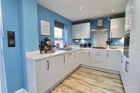 4 bedroom detached house for sale, Airedale Drive, Brough