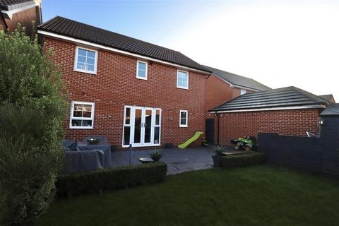 4 bedroom detached house for sale, Airedale Drive, Brough