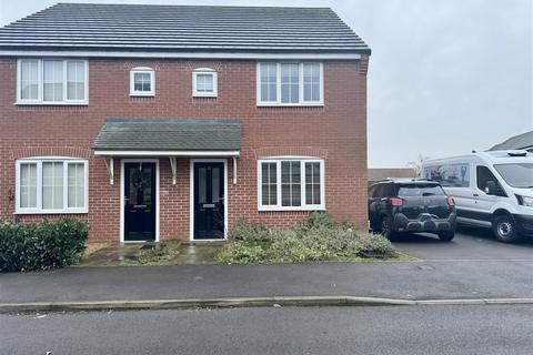 3 bedroom semi-detached house to rent, Combine Way, Scarborough