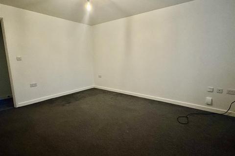 3 bedroom semi-detached house to rent, Combine Way, Scarborough