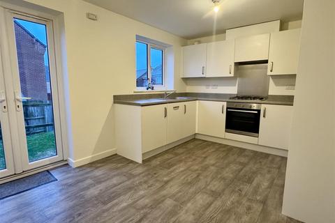 3 bedroom semi-detached house to rent, Combine Way, Scarborough