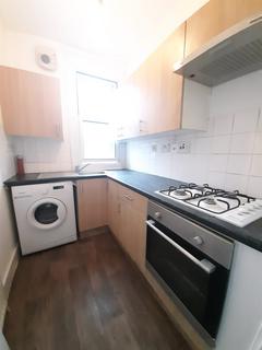 2 bedroom flat to rent, St. Pauls Road, London N17