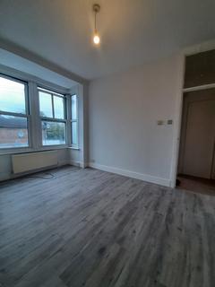 2 bedroom flat to rent, St. Pauls Road, London N17