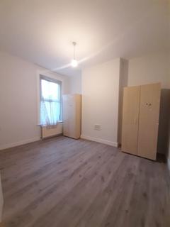 2 bedroom flat to rent, St. Pauls Road, London N17