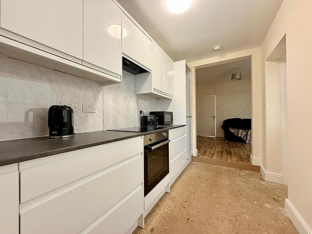 Kitchen (2).jpg
