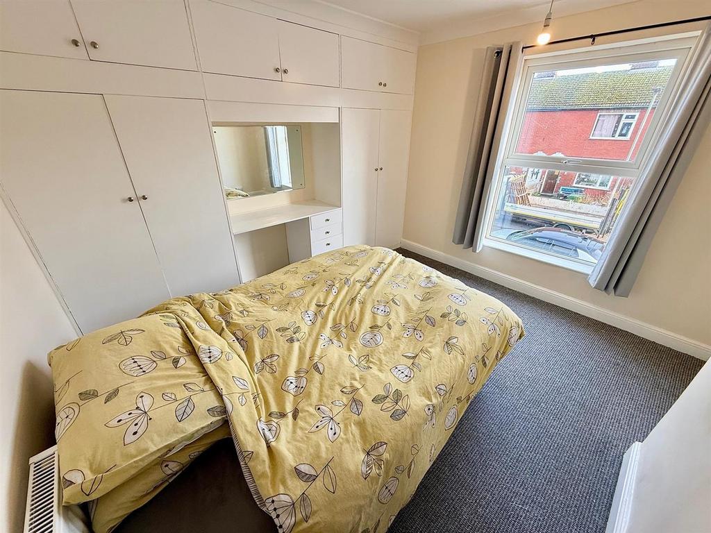 Bedroom 1.jpg