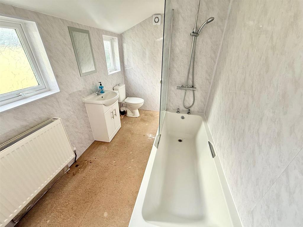 Bathroom (2).jpg
