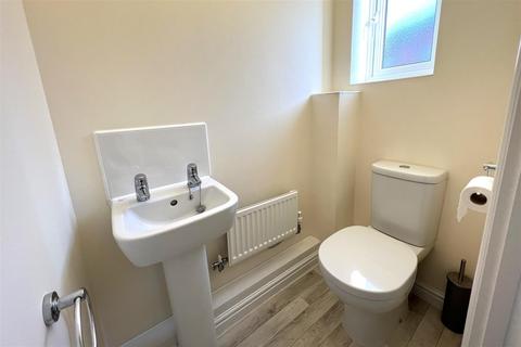 2 bedroom semi-detached house to rent, Aspin Close, Wellington TA21