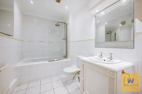 3 bedroom flat for sale, Wyatt Drive, Handel Mansions, SW13