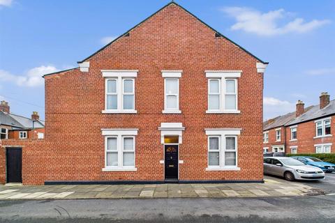 4 bedroom end of terrace house for sale, Lovaine Place West, North Shields