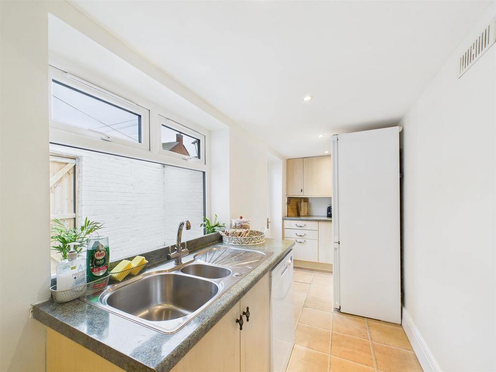 Kitchen 4.jpg