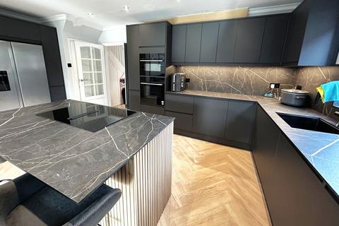 3 bedroom semi-detached house to rent, Addlestone, Surrey, KT15