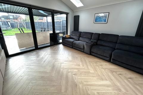 3 bedroom semi-detached house to rent, Addlestone, Surrey, KT15