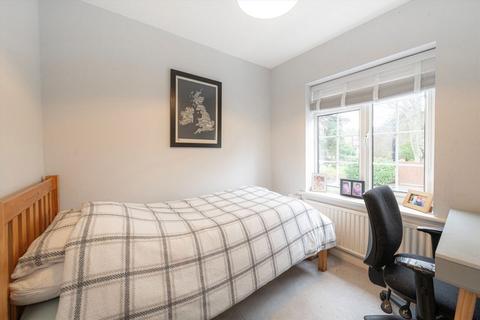 undefined, Daneswood Close, Weybridge KT13