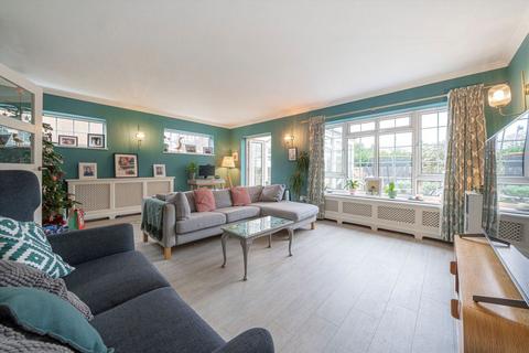 undefined, Daneswood Close, Weybridge KT13