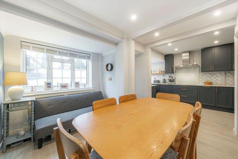 undefined, Daneswood Close, Weybridge KT13