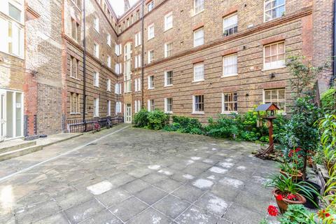 undefined, Commercial Street, Spitalfields, London, E1