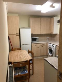 4 bedroom flat share to rent, Sundew Avenue, London W12