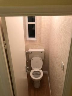 4 bedroom flat share to rent, Sundew Avenue, London W12