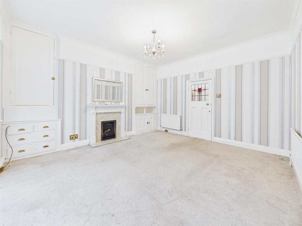Dining room: