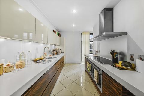 3 bedroom apartment to rent, Discovery Dock West, South Quay Square  E14