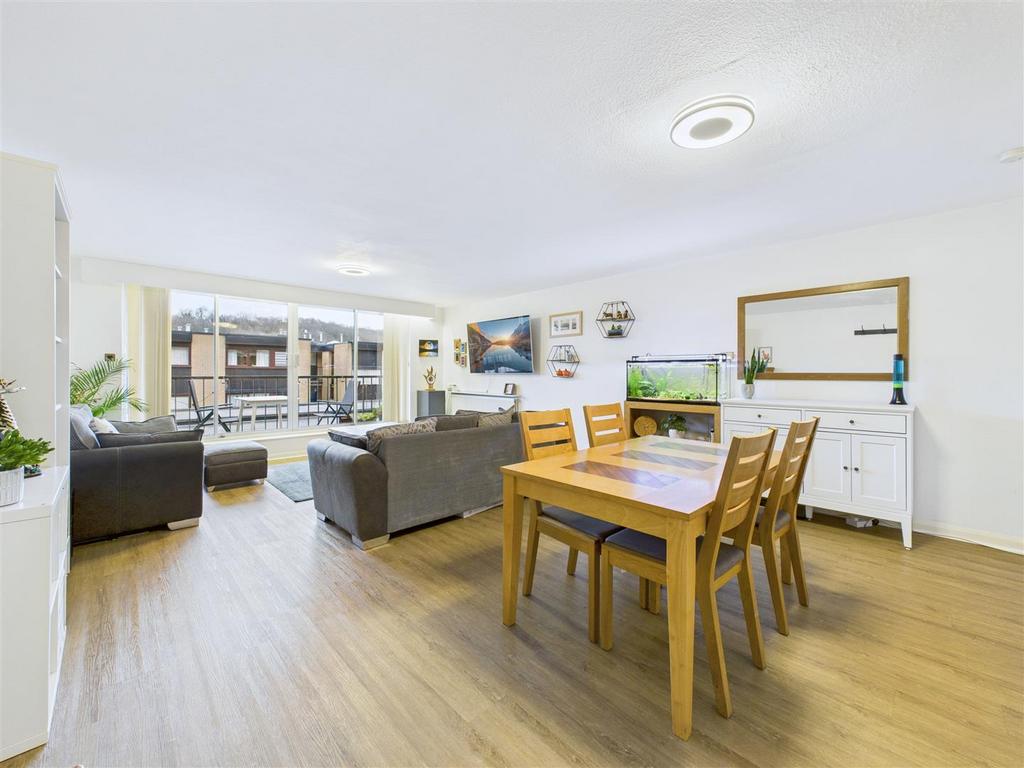 Apartment in Sheffield, Hangingwater, Ranmoor - More