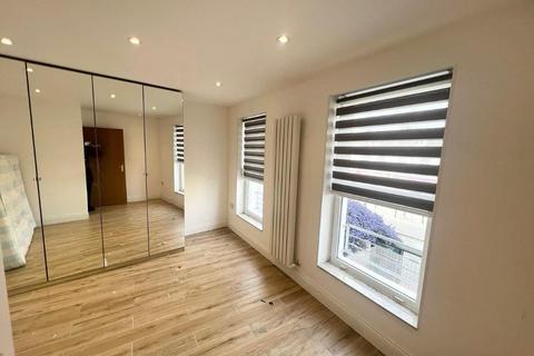 2 bedroom flat to rent, Lewisham way, SE14