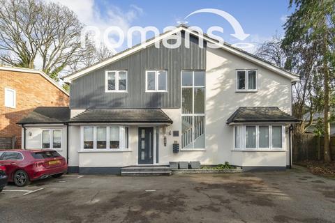 2 bedroom flat to rent, Pinewood Avenue, Crowthorne, RG45