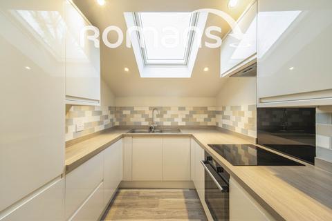2 bedroom flat to rent, Pinewood Avenue, Crowthorne, RG45