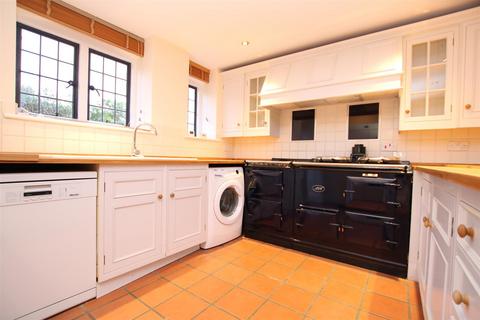 2 bedroom house to rent, Forest Road, Colgate, Horsham