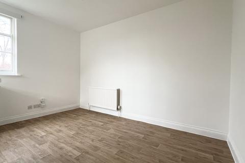 Studio to rent, Latymer Road, Edmonton, N9