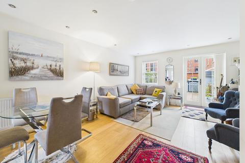 4 bedroom terraced house for sale, Northampton Road, Towcester, NN12