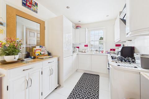 4 bedroom terraced house for sale, Northampton Road, Towcester, NN12