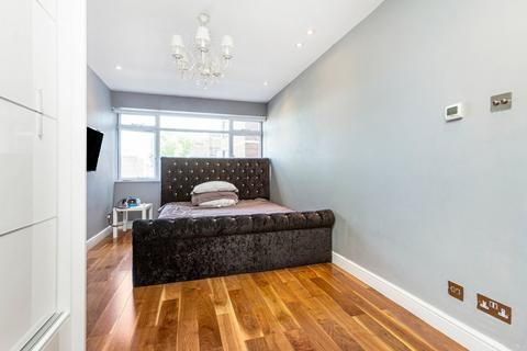 1 bedroom flat for sale, Ovington Gardens, London SW3