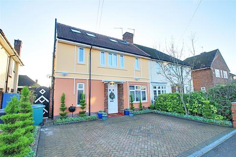 5 bedroom semi-detached house for sale, Clarke Way, Watford