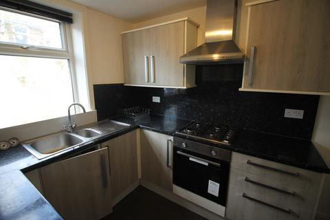 3 bedroom terraced house to rent, Mackenzie Road, Salford