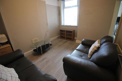 3 bedroom terraced house to rent, Mackenzie Road, Salford